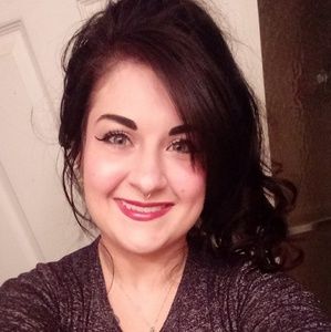 Meet your Posher, Caitlin